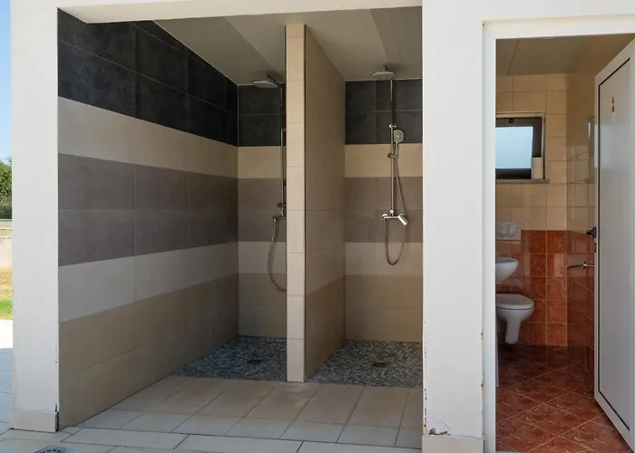 Lealeana Βίλα Πούλα