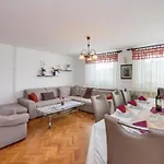 Lealeana Villa Pula