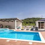 Villa Lealeana *
