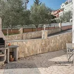 Lealeana פולה