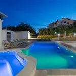 Villa Lealeana Pula