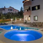 Lealeana Villa Pula