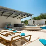 Villa Lealeana