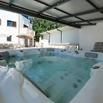 Lealeana Villa