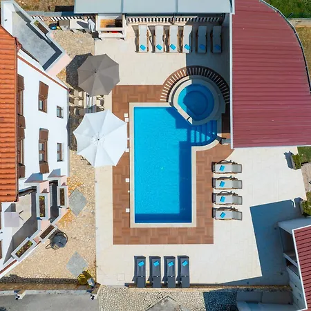 Villa Lealeana Pula