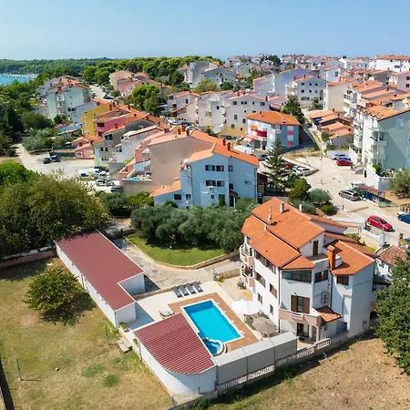 Lealeana Villa Pula