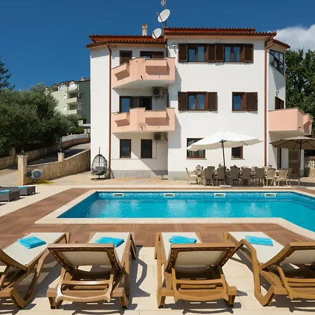 Villa Lealeana Pula