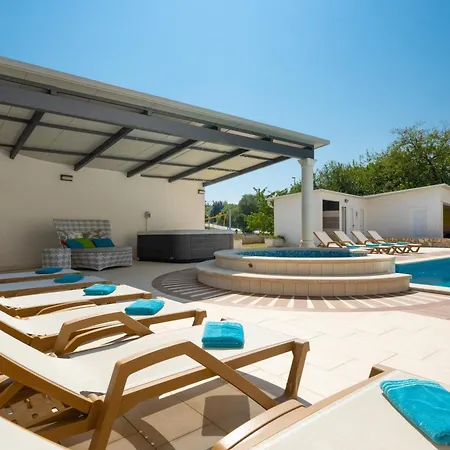 Villa Lealeana