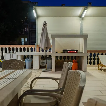 Lealeana Villa Pula